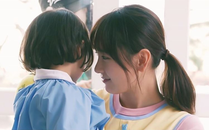 你這樣望著小女生笑真的好嗎？